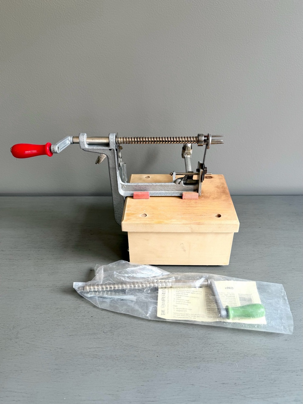 Pampered Chef Apple Peeler, Corer, Base, Attachments VTG Baking Cooking Kitchen